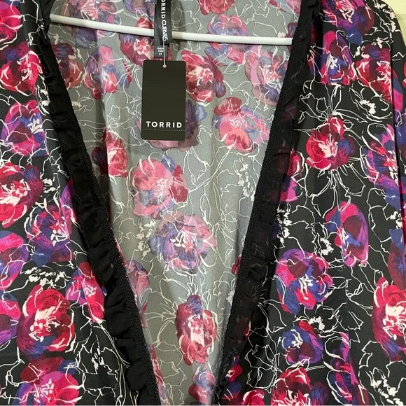 torrid Kimono Sleeve Midi Robe - Satin Floral Black Water Outline Floral 3X / 4X - Picture 9 of 16